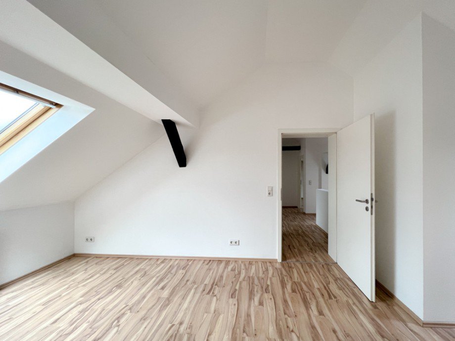 Blick vom gro�en Schlafzimmer in den Flur Maisonettewohnung Erfurt