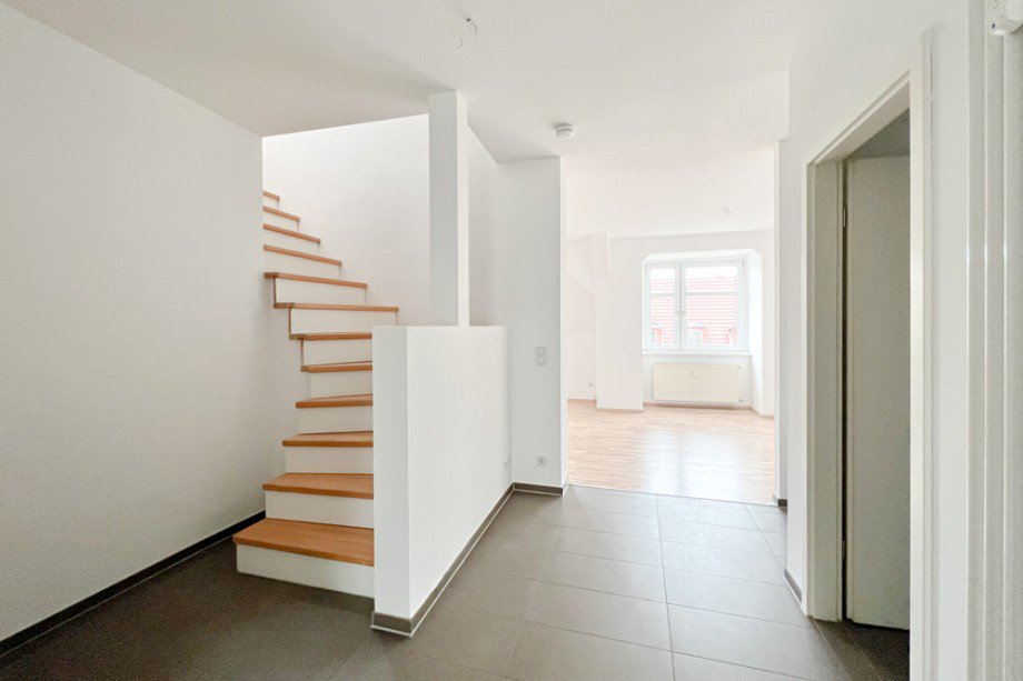 Eingangsbereich mit Treppe zum OG Maisonettewohnung Erfurt