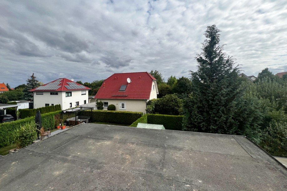 Dachfl�che wartet auf Gestaltung Einfamilienhaus Erfurt / Niedernissa
