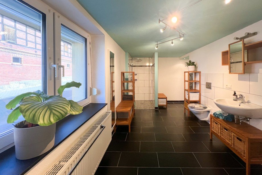 Tageslichtbad mit Dusche und Badewanne Einfamilienhaus Erfurt / Bindersleben
