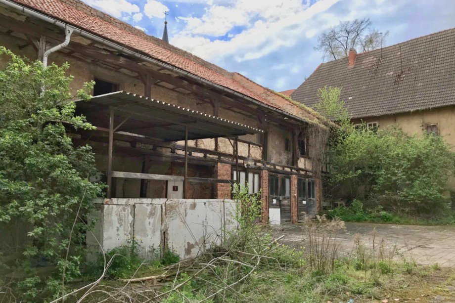 Rechter SeitenfluSeite zum Gemeindehaus Mehrfamilienhaus Tonna / Gr�fentonna