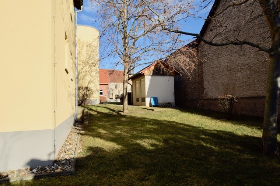 Gepflegter Garten ums Haus Dachgeschosswohnung Erfurt