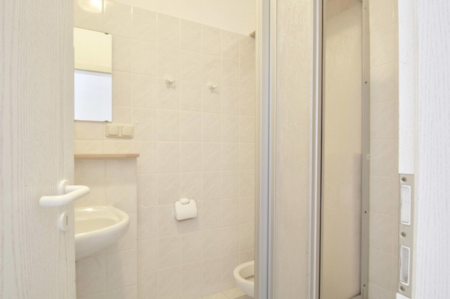 Blick ins kleine Duschbad Etagenwohnung Erfurt