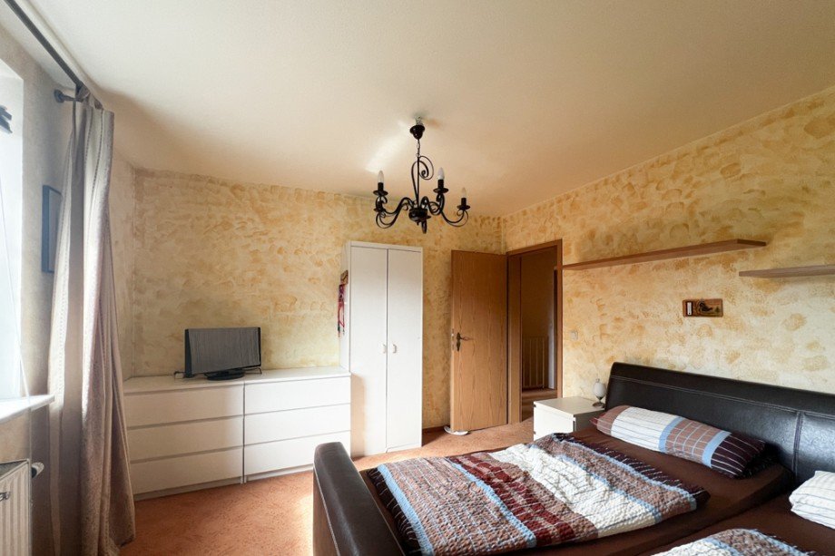 Gro�es Schlafzimmer Blick in den Flur Einfamilienhaus Erfurt / Niedernissa