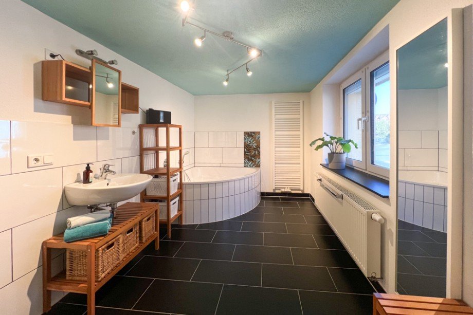 Traumbad mit Eckbadewanne Einfamilienhaus Erfurt / Bindersleben