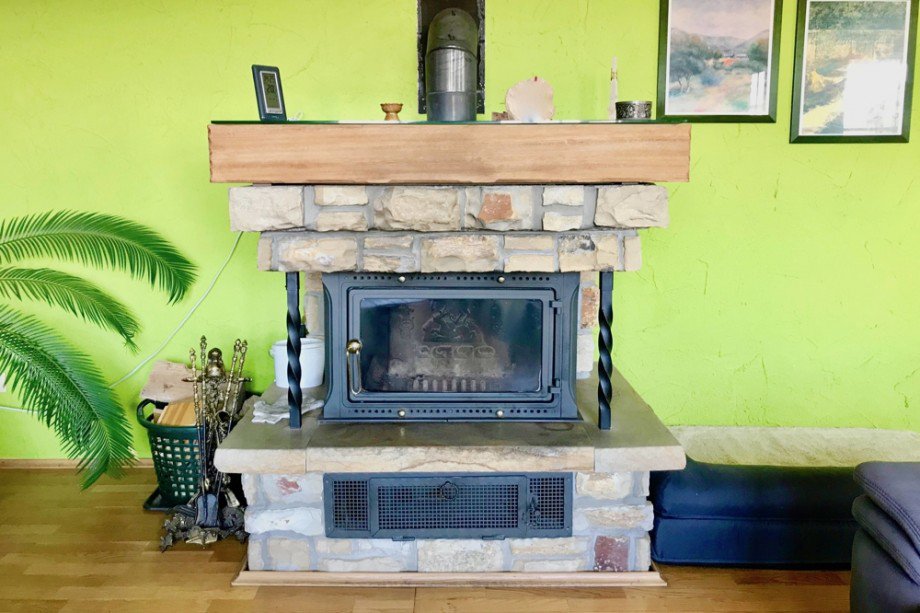 Traditioneller Kamin im Wohnzimmer Einfamilienhaus Arnstadt/ Marlishausen