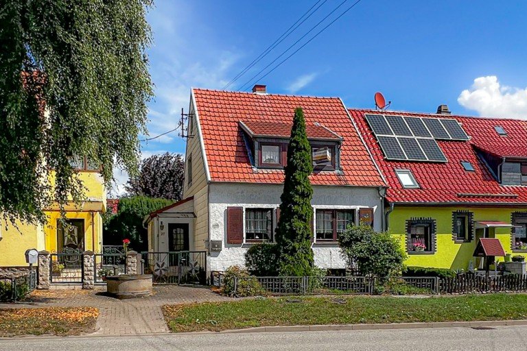Hausverkauf in Gro�engottern Unstrut- Hainich /Gro�engottern Doppelhaush�lfte ***Herbstangebot*** Gem�tliches Reihenendhaus mit entz�ckendem Garten