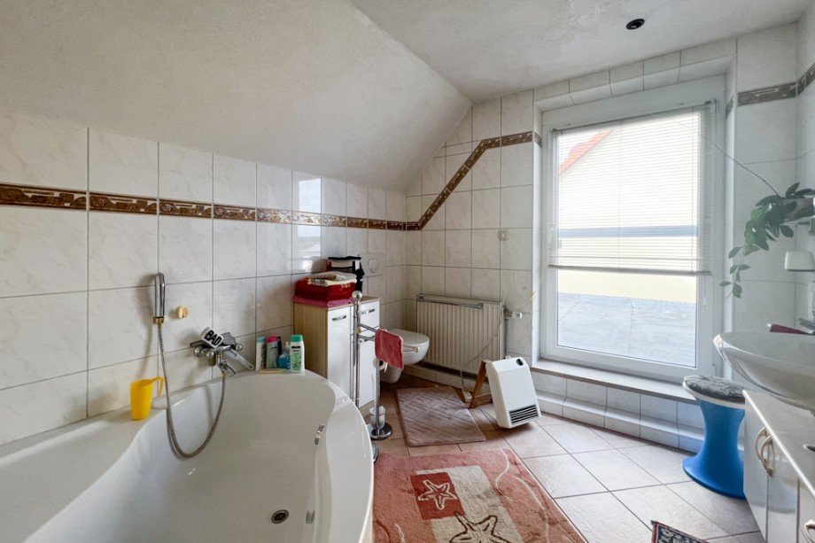 Tageslichtbad mit Terrassent�r Einfamilienhaus Erfurt / Niedernissa