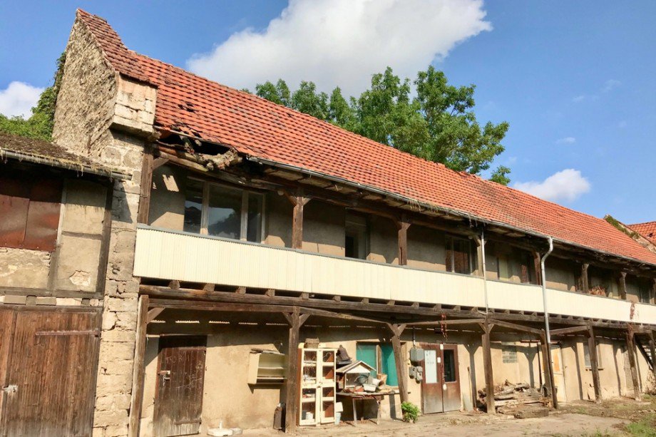 Linker Gebaeil Innenhof Mehrfamilienhaus Tonna / Gr�fentonna
