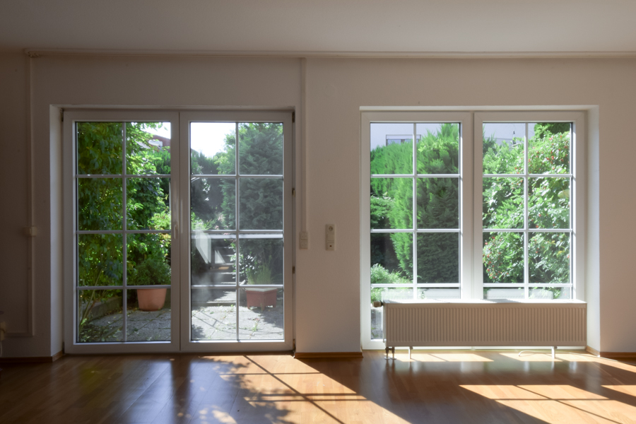 Blick vom Wohnzimmer in den Garten Beispielhaus Doppelhaush�lfte Erfurt/ Salomonsborn