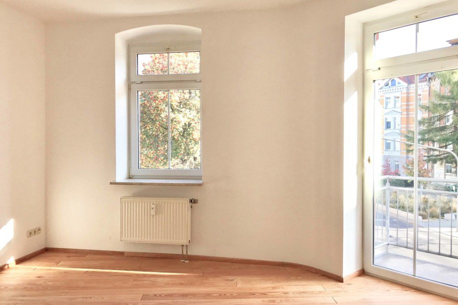 Wohnzimmer mit kleinem Balkon Etagenwohnung Erfurt