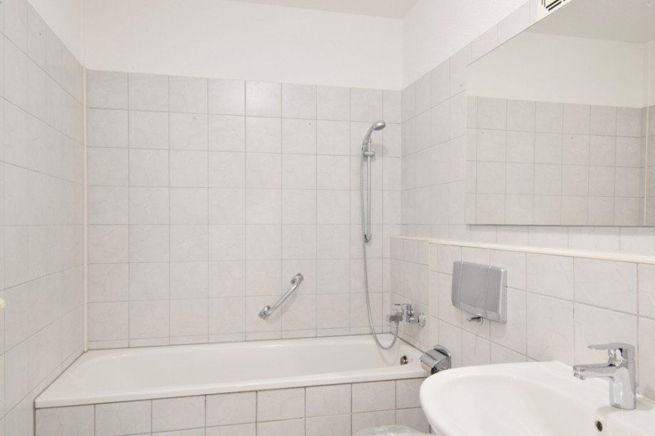 Badezimmer mit Badewanne Erdgeschosswohnung Erfurt