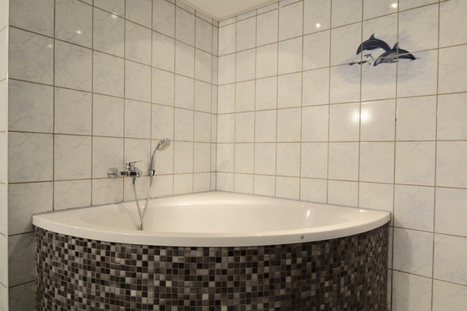 Eckbadewanne im Erdgeschossbad Einfamilienhaus Ruhla