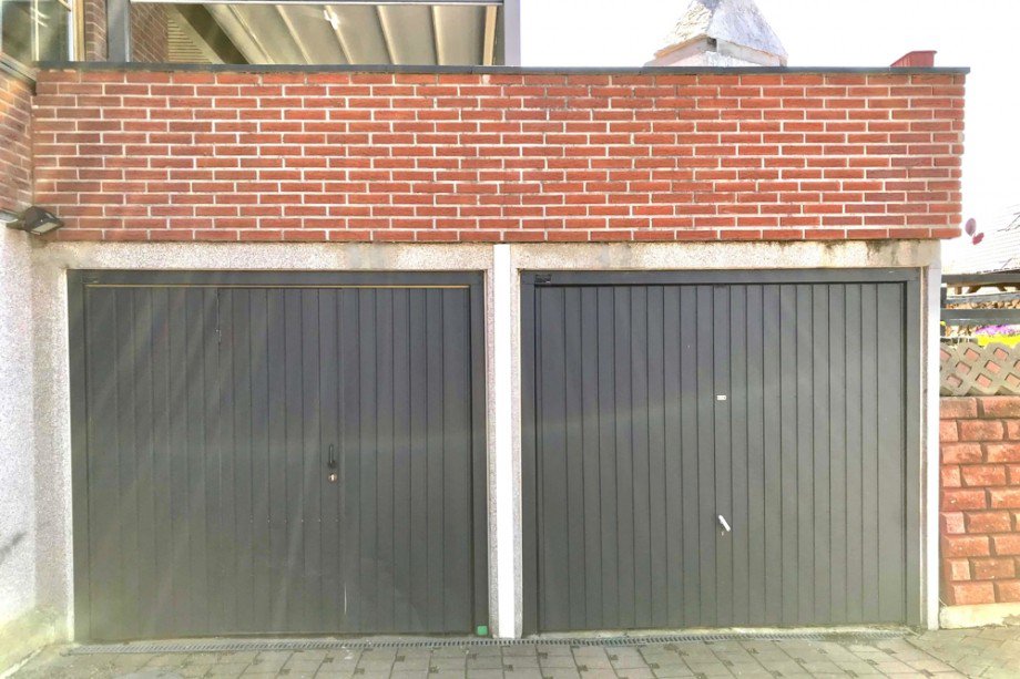 Garagen am Haus mit Terrasse Einfamilienhaus Arnstadt/ Marlishausen