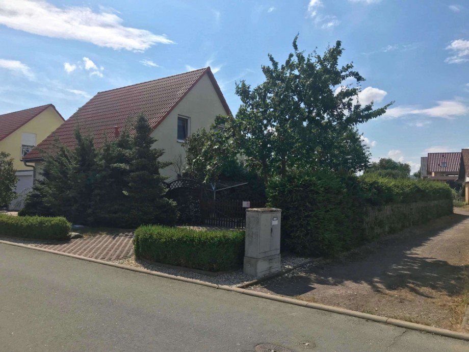 Fu�weg am Grundst�ck Einfamilienhaus Berlstedt