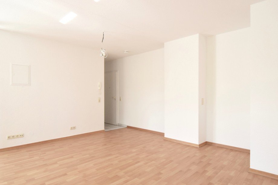 Wohnzimmer mit Blick in den Flur Etagenwohnung Erfurt