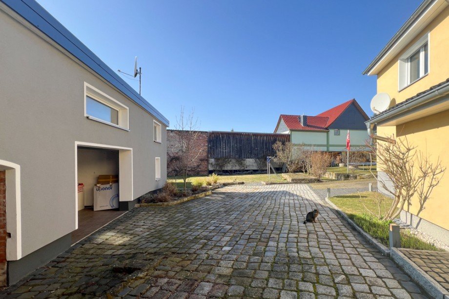 Innenhof zwischen Wohnhaus und Hinterhaus Einfamilienhaus Erfurt / Bindersleben