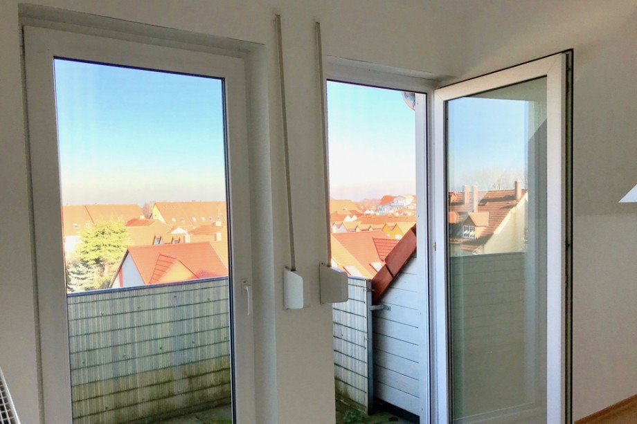 Balkont�ren im Schlafzimmer Etagenwohnung Erfurt