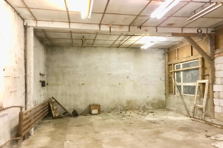 Halle in einem der Seitenflu Mehrfamilienhaus Tonna / Gr�fentonna