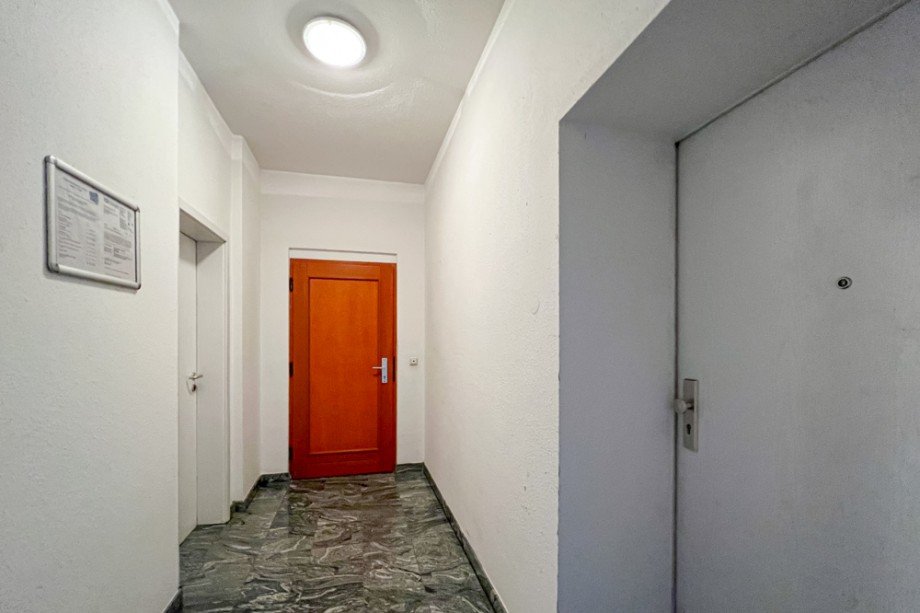 Hausflur im EG mit Hintereingang und 2. WC Gewerbeeinheit Ladenlokal Erfurt
